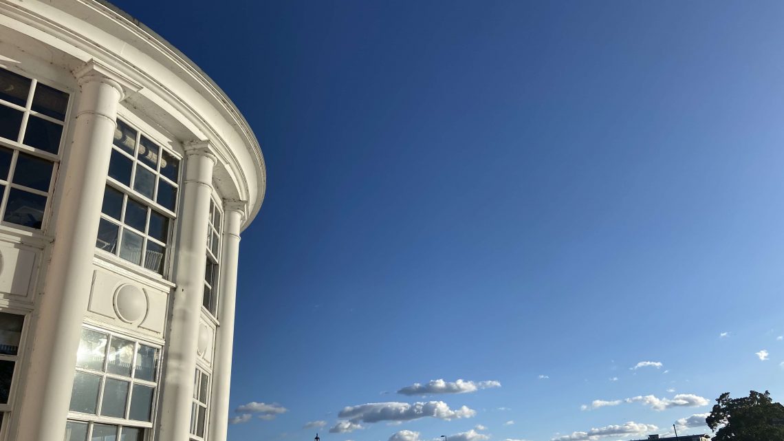 Review: The Mitre Hotel, Hampton Court, UK